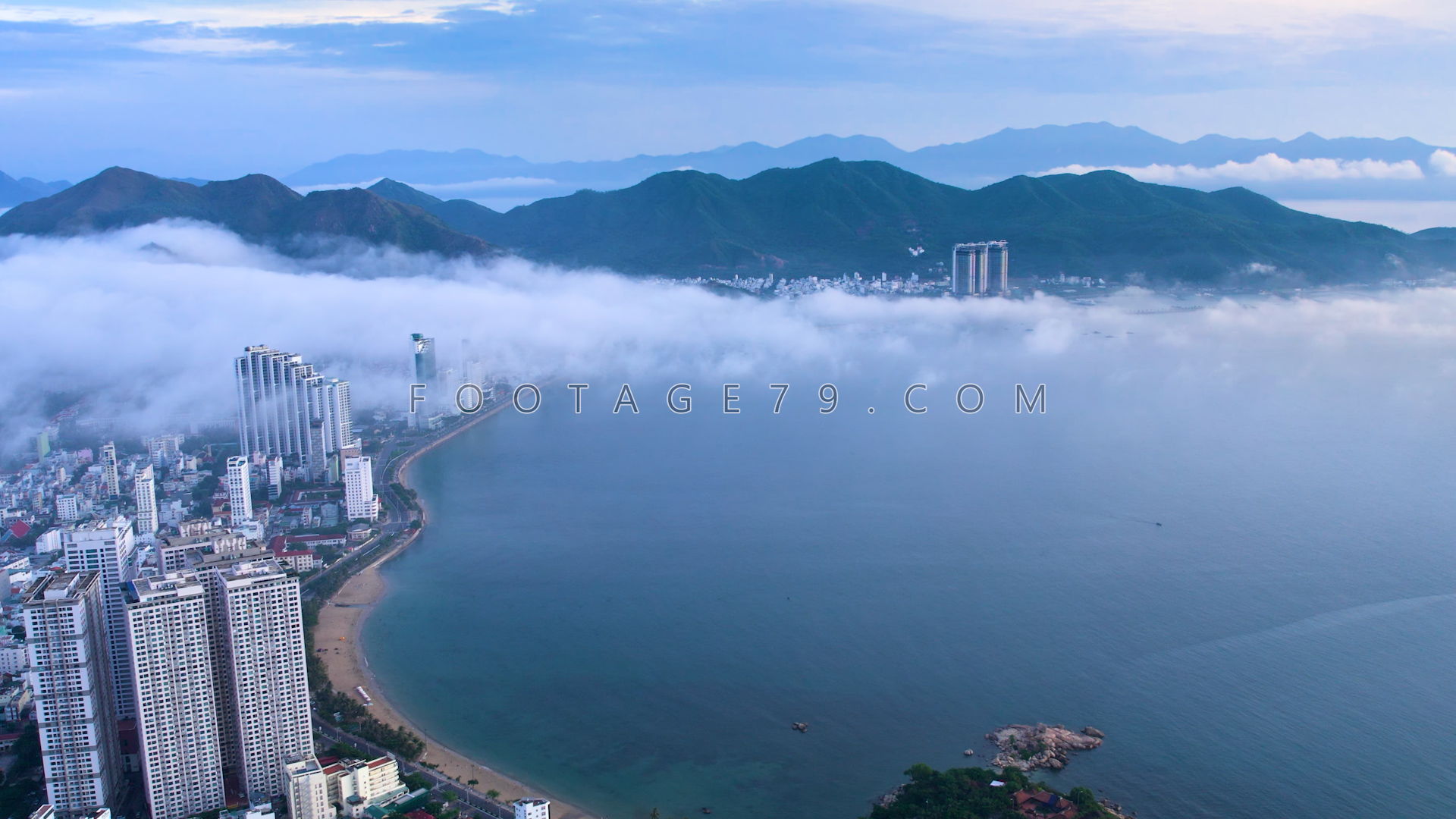 Thành phố Nha Trang ngày chuyển mùa